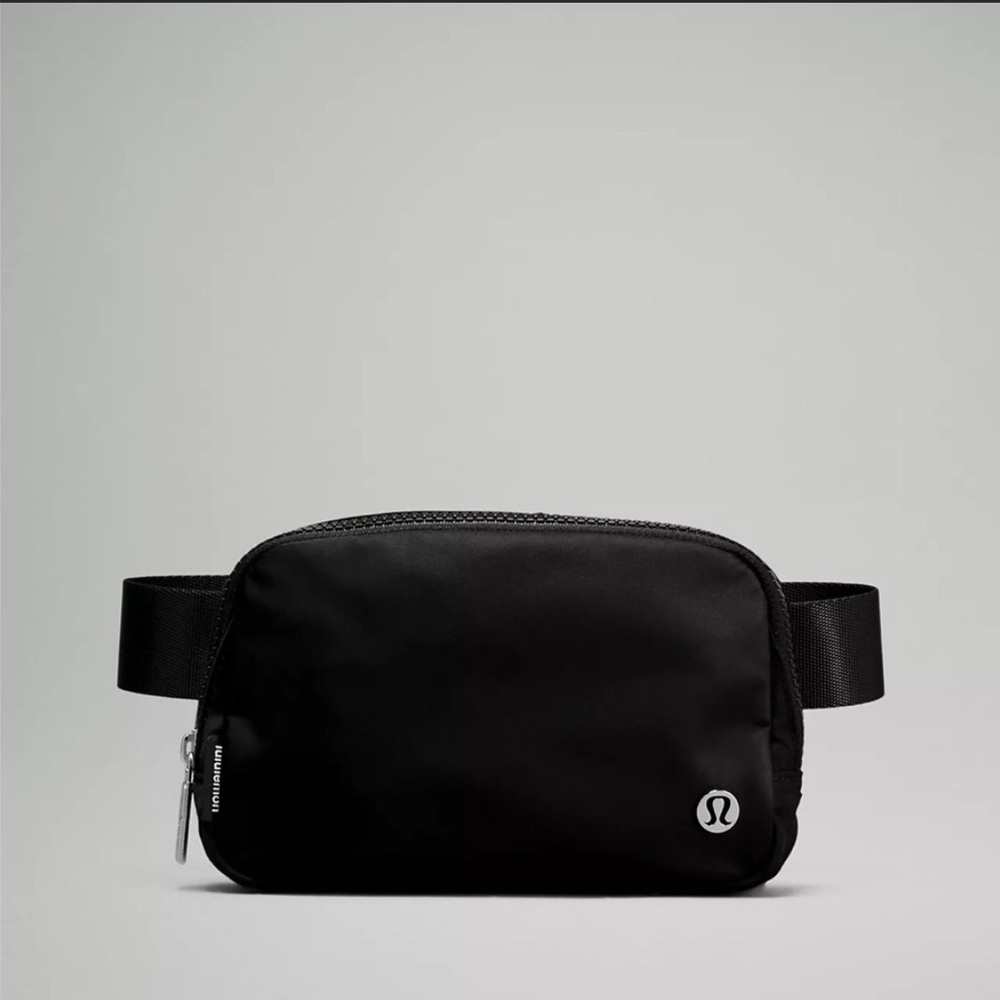 NWT Lululemon everywhere belt bag in black